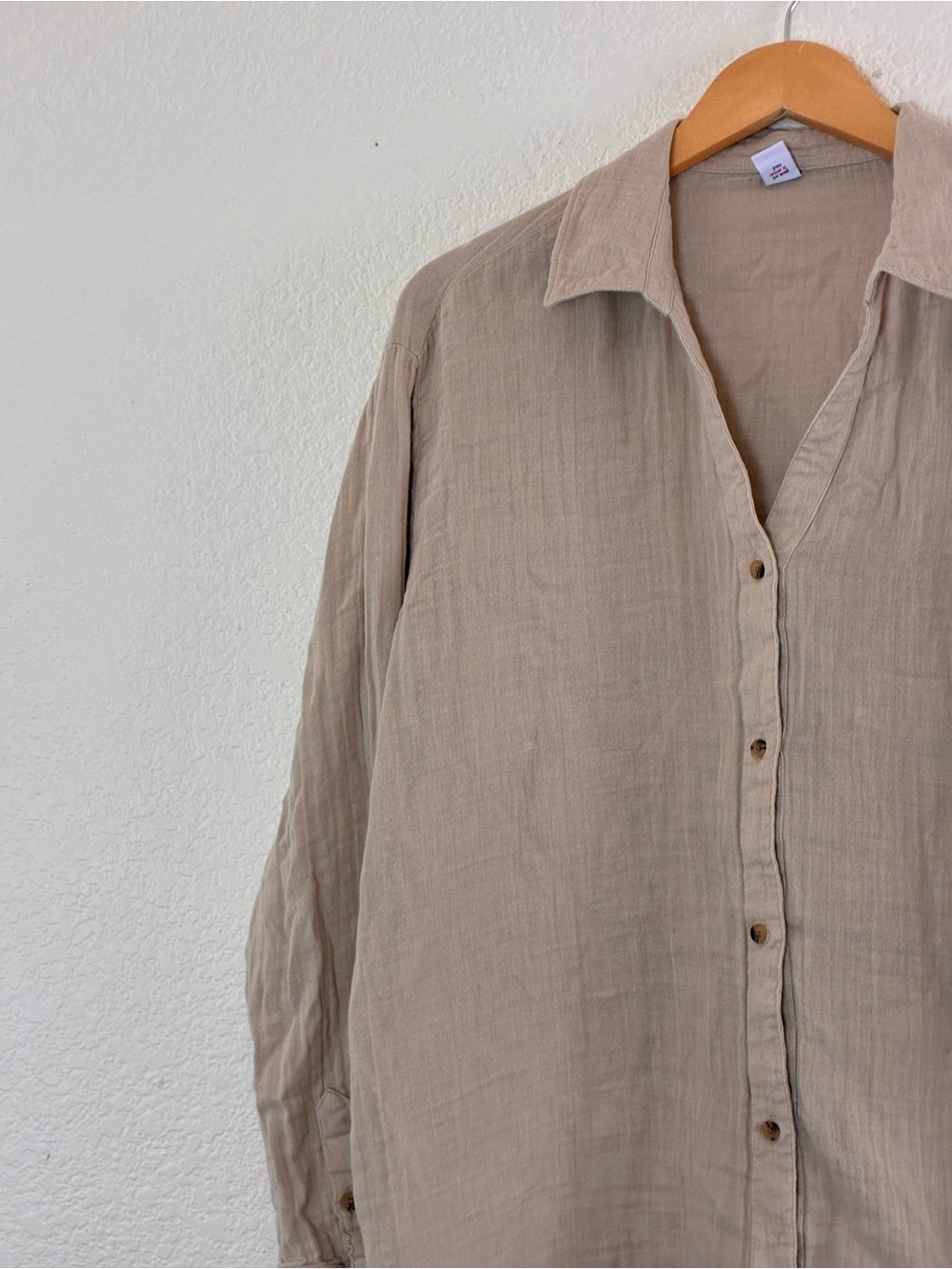 Old Navy | Long sleeve 100% cotton v-neck minimalist button up shirt size large - Picture 3 of 13